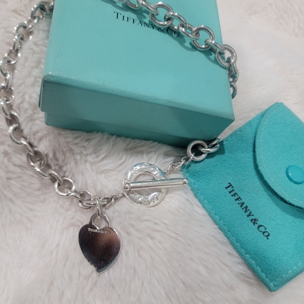 Tiffany and co toggle necklace